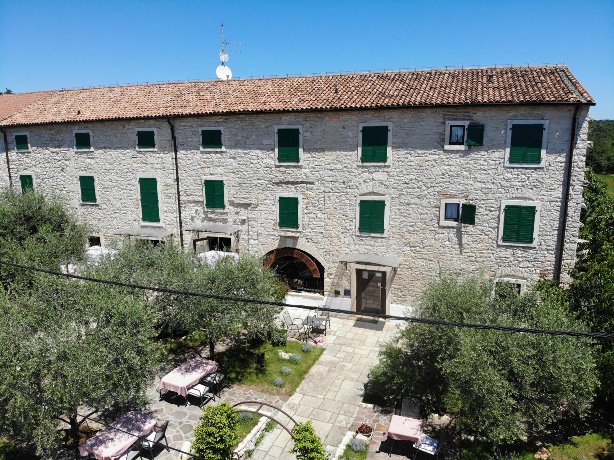 Casa Romantica La Parenzana Bed & Breakfast 3*